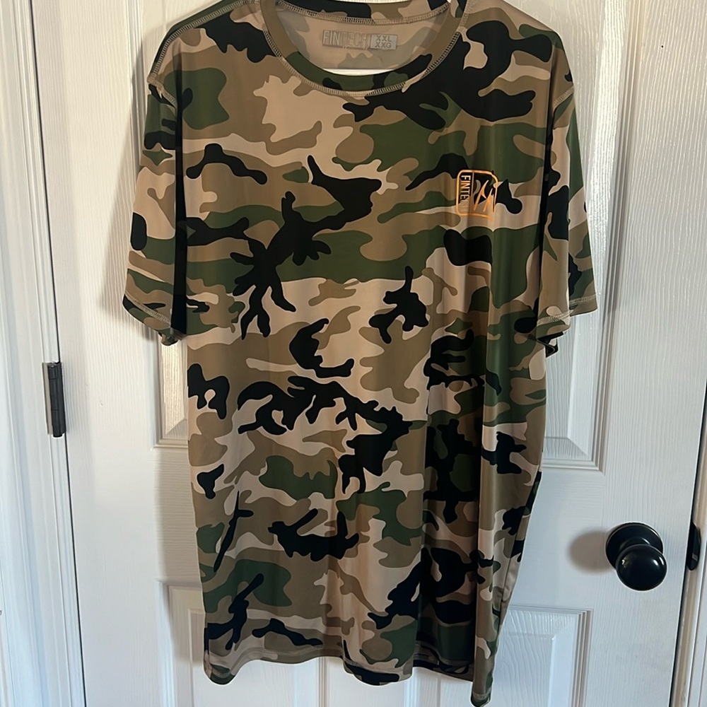 Men’s XXL Fintech shirt